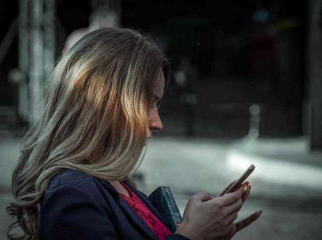 Jak sprawdzić kto z kim rozmawia na Messengerze bez zgody? Jak sprawdzić kto z kim rozmawia na Messengerze bez zgody?